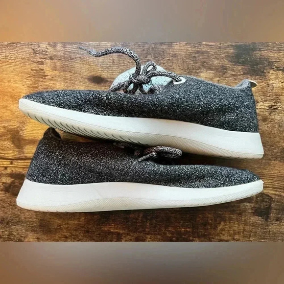 Allbirds woman’s Wool Runner sneakers. Size: 9. - Picture 13 of 14